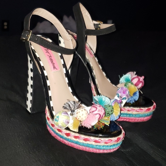 Betsy Johnson - Picture 2 of 4